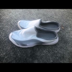 Women Curves Shoes size 9